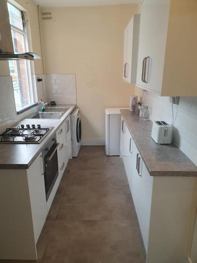2 Bedroom House - Hopefield Road Лестер Екстер'єр фото
